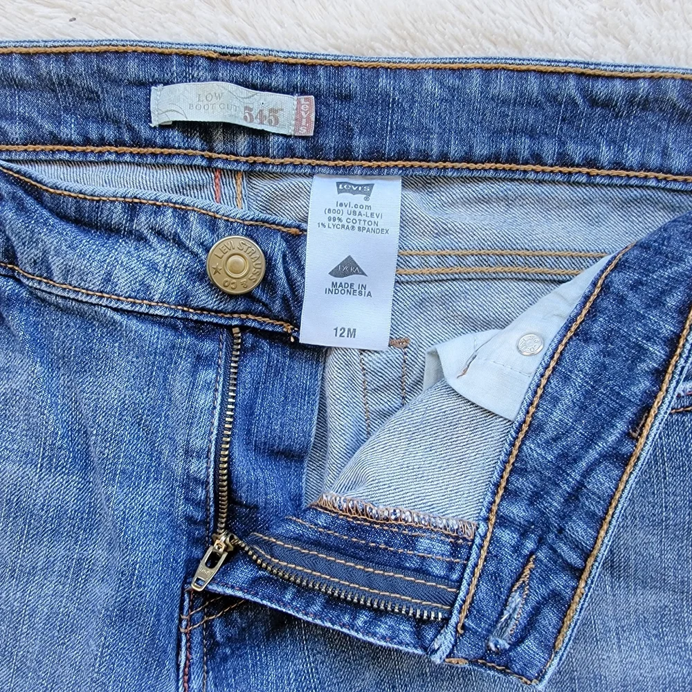 Levis 545 Low Rise Bootcut Leg Jeans - Picture 4 of 4